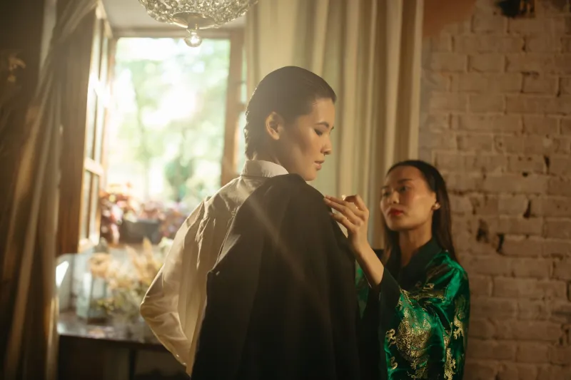 La Discipline du Plaisir : Quand la Haute Couture Fait du Corps son Allié