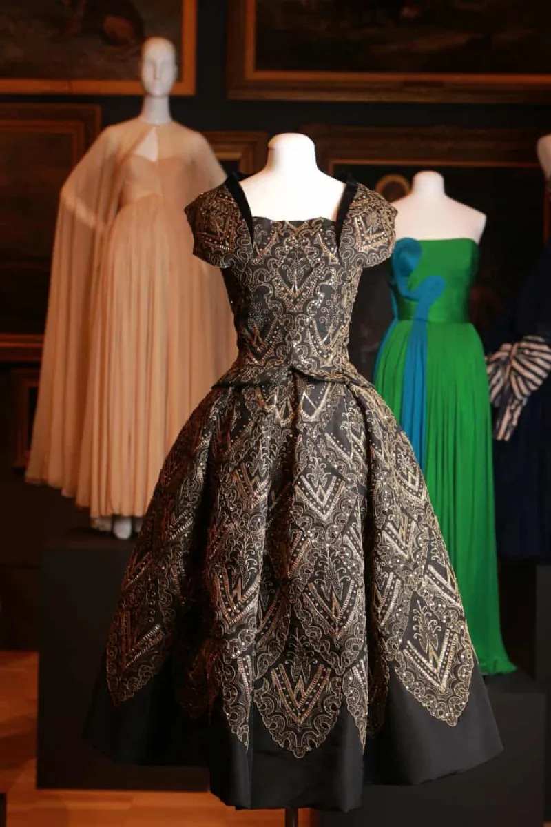La Vie Longue d'un Vêtement : Comment une Pièce de Couture Traverse les Générations